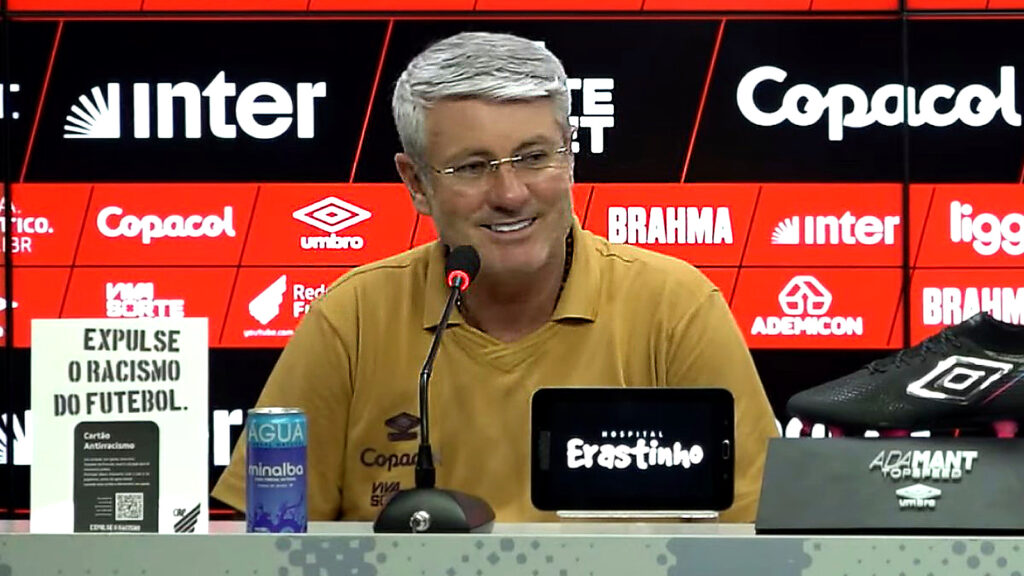 Odair-Hellmann-coletiva-riso-risada Odair tem vantagem no Athletico-PR de quase 11 meses