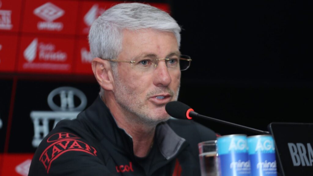 Athletico-PR vence Chapecoense em casa pelo Campeonato Brasileiro