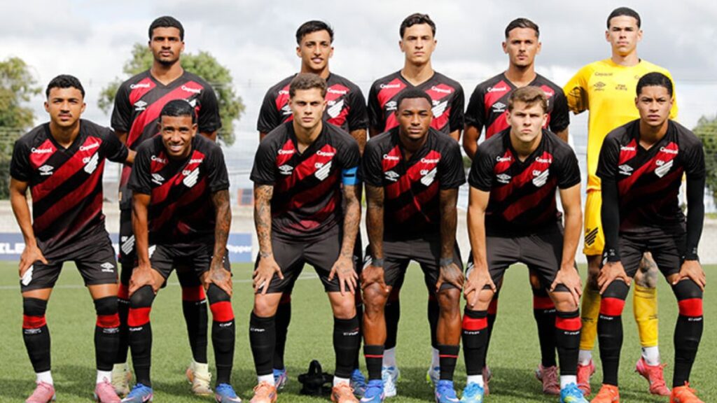 Athletico-PR vence Grêmio com grande virada