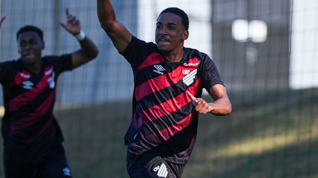 Athletico-PR empata com São Paulo pelo Sub-20
