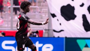 Athletico-PR fecha Shakhtar por Bruninhho