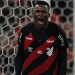 Athletico-PR vence Cruzeiro por 2 a 1