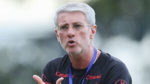 Athletico-PR decepciona contra Atlético-MG e sofre derrota