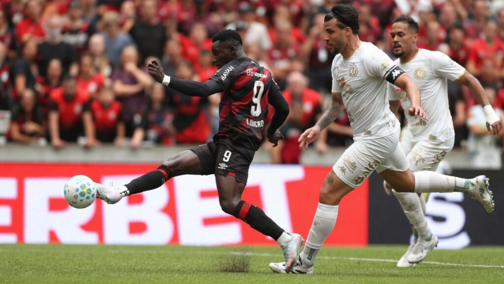 Viveros marca e Athletico-PR vence Chapecoense em casa pelo Campeonato Brasileiro