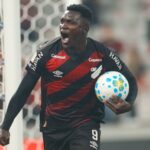 Viveros comanda triunfo do Athletico-PR sobre Vitória pelo Brasileirão