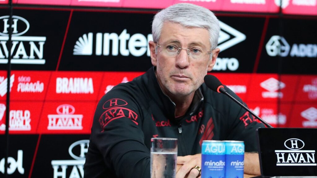 Athletico-PR empata com Flamengo pelo Brasileirão