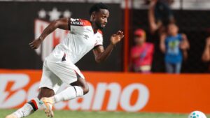 Athletico-PR avança na Copa do Brasil contra Atlético-GO