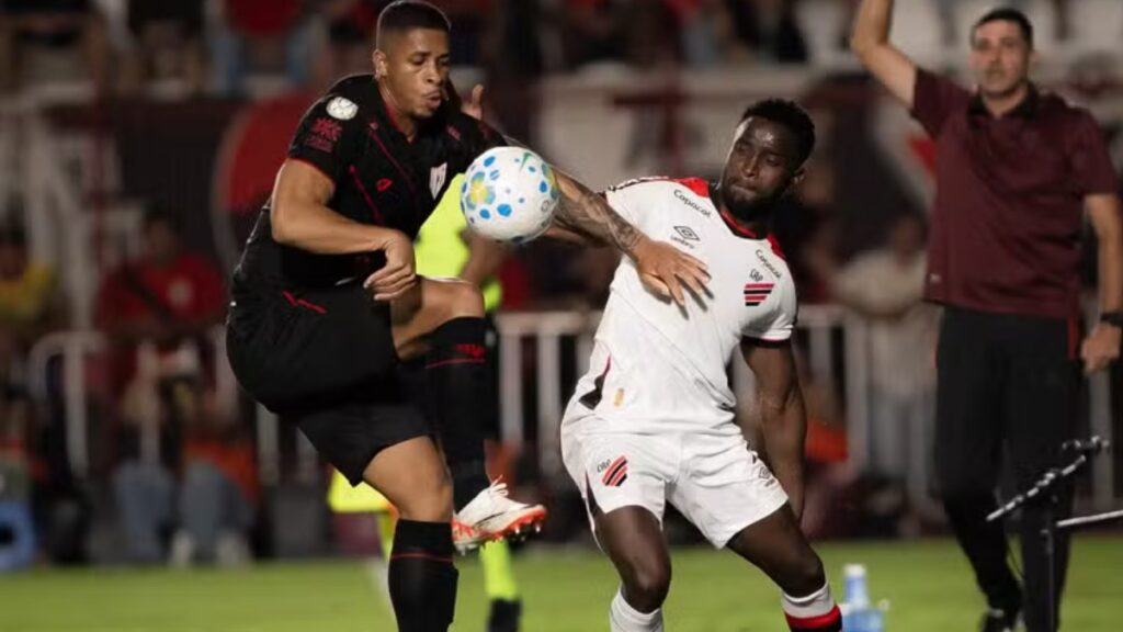 Athletico-PR avança na Copa do Brasil contra Atlético-GO