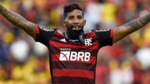 Athletico-PR sonda Rodinei em busca de lateral