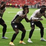 Athletico-PR vence Internacional fora de casa na estreia
