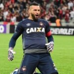 Weverton deixa ex-Athletico-PR para trás