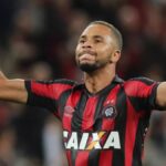 Athletico-PR vigia Hernani na Itália