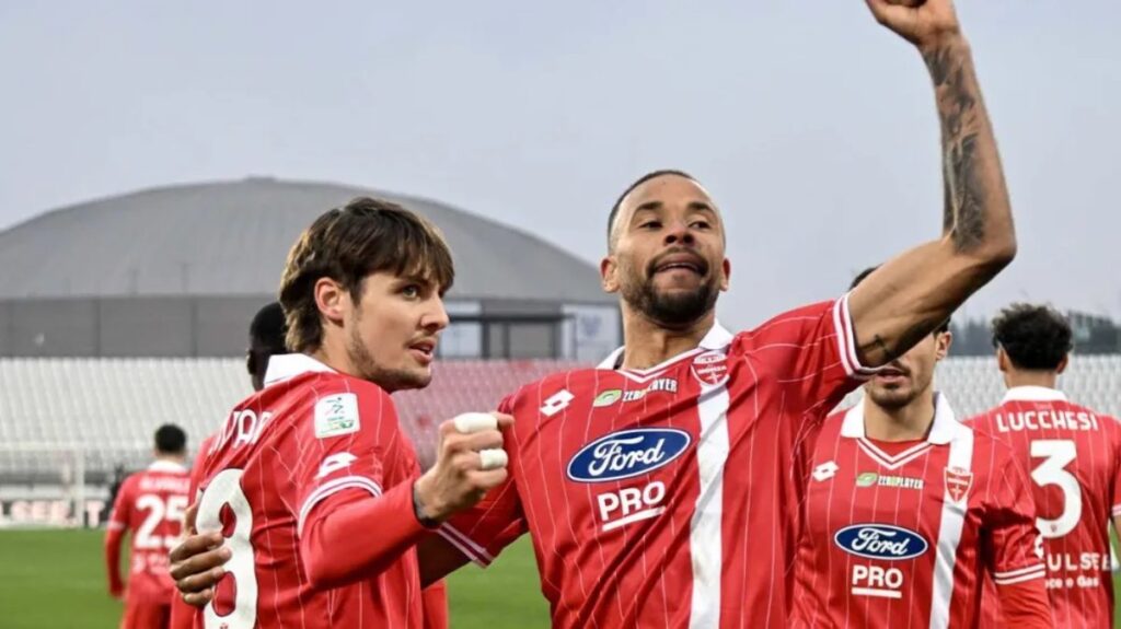 Athletico-PR vigia Hernani na Itália